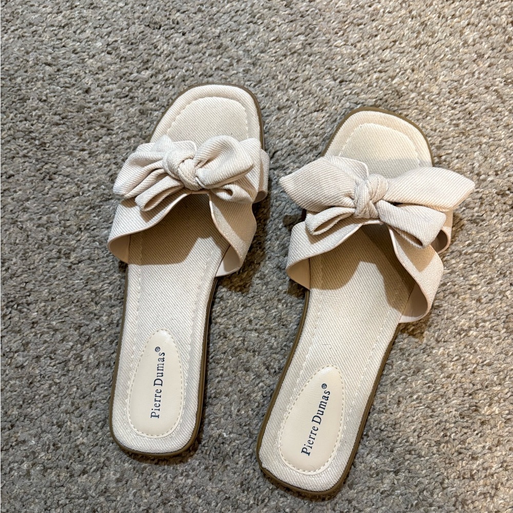 Pierre Dumas Women's Tan Bow Sandals